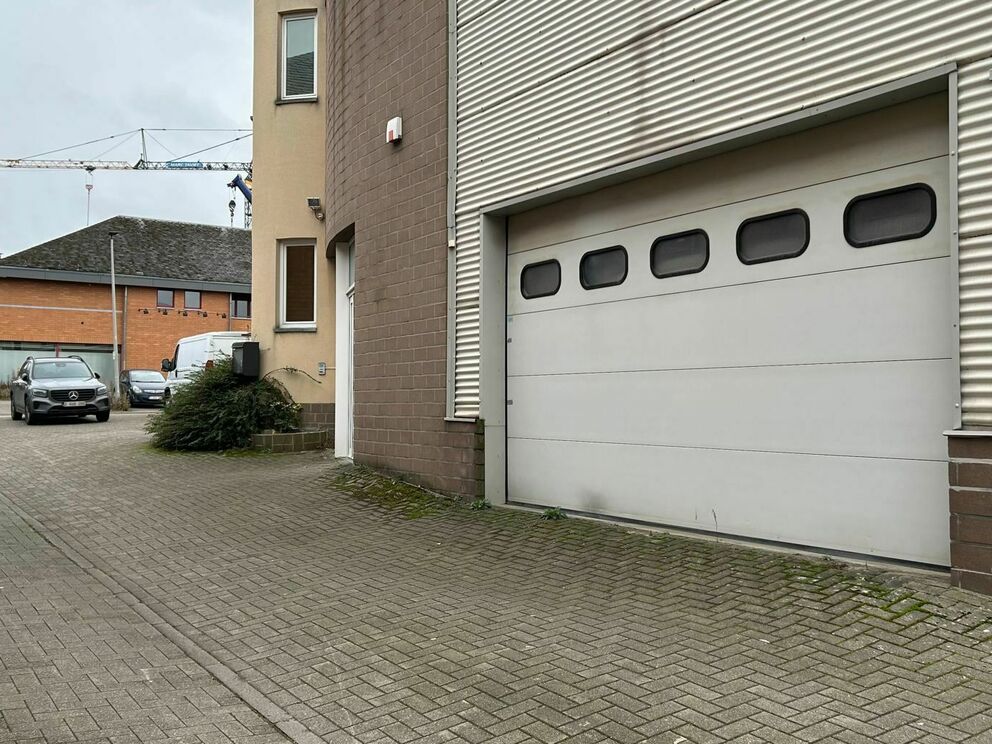 Closed garage for rent in Namur