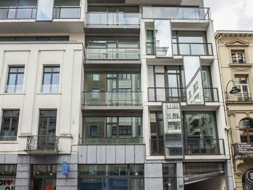 Princess Residence

Ideally located close to the Rue Neuve and the Place de la Monnaie, very nice project of 16 apartments in the city center consisting of units ranging from studio to 3 bedroom penthouse. Equipped with large windows, the apartments are v